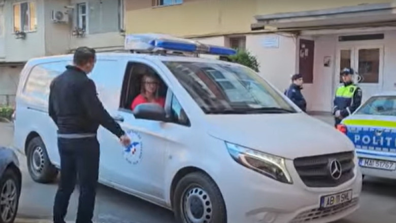 Filmul tragediei din Alba Iulia unde un bebelus a fost gasit spanzurat alaturi de tatal sau. Politia a ezitat sa intervina in forta Imagine