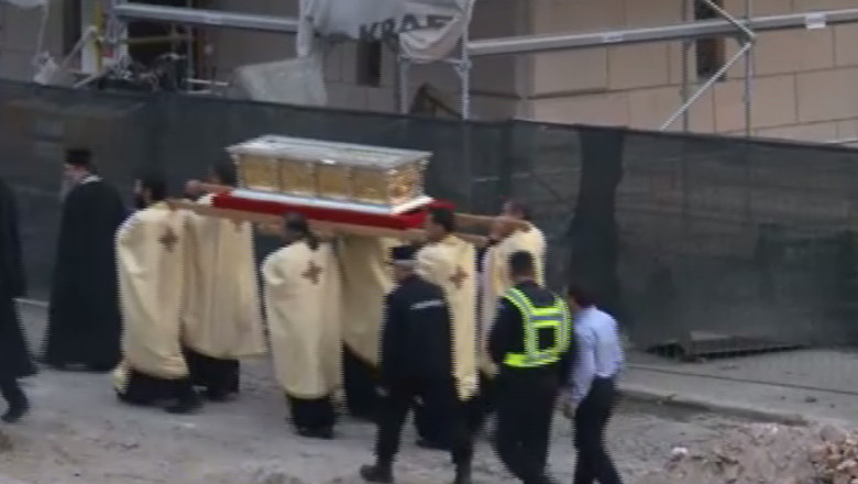 Final de pelerinaj. Moastele Sf. Parascheva au fost reasezate in Catedrala Mitropolitana Imagine