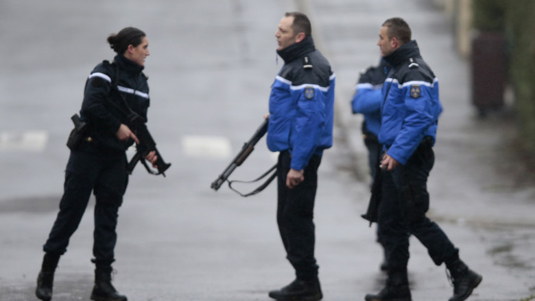 „Financial Times” scrie despre teoriile conspiratiei aparute in cazul atentatelor din Franta Imagine