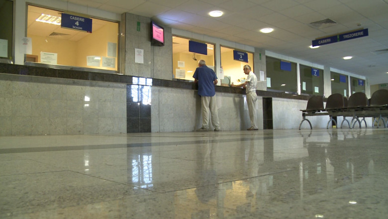 Finantistii timiseni au lucrat, dupa protest, si in weekend. Contribuabilii n-au dat insa navala! Imagine