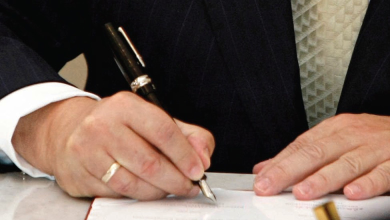 Firma administrata de cumnatul lui Victor Ponta, abonata la contracte cu institutii publice. A incasat peste 26 de milioane de euro de la stat Imagine