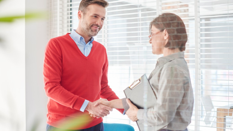 Firmele care angajeaza persoane de peste 30 ani, pentru a le califica, vor primi o subventie lunara de 2.250 lei/ ucenic Imagine