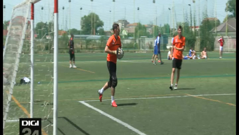 Firmele s-au intrecut la Cupa Eurobusiness la fotbal  Imagine