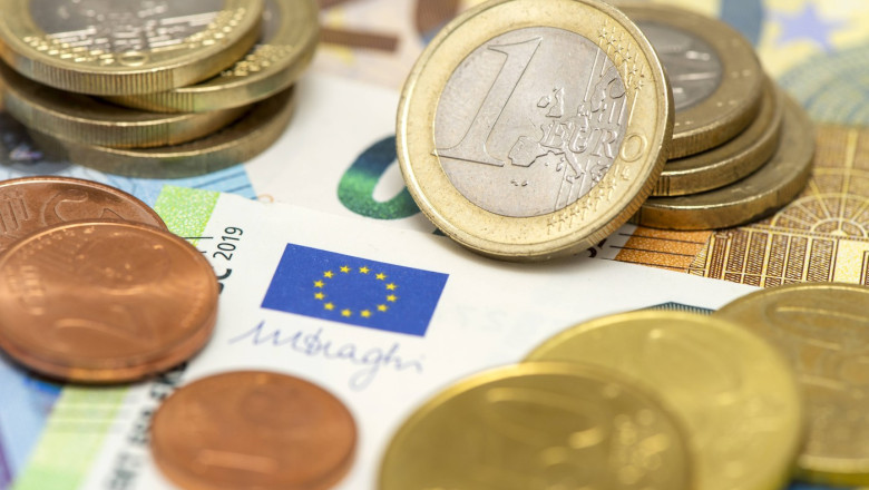 Fitch a imbunatatit ratingul Bulgariei dupa aprobarea aderarii la euro Imagine