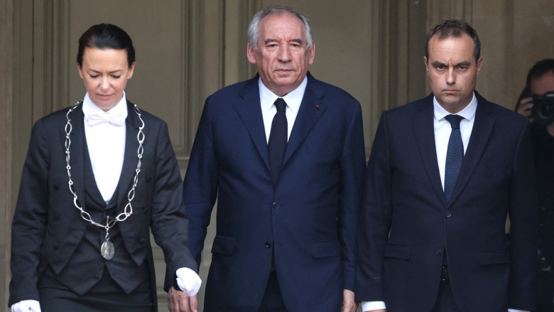 Fitch a retrogradat ratingul Frantei la cel mai scazut nivel inregistrat vreodata. Bayrou da vina pe „elitele” care „neaga adevarul” Imagine