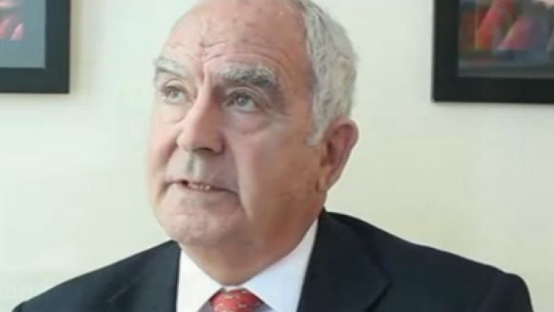 Fiul lui Ion Ratiu, decorat de Regina Elisabeta a II-a, la Londra Imagine