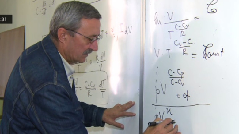 Fizica altfel. Profesorii propun predarea fizicii prin experimente Imagine