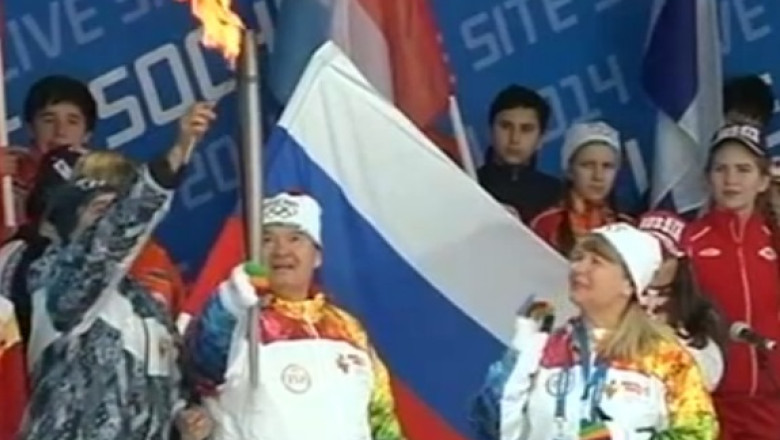 Flacara olimpica a ajuns la Soci Imagine