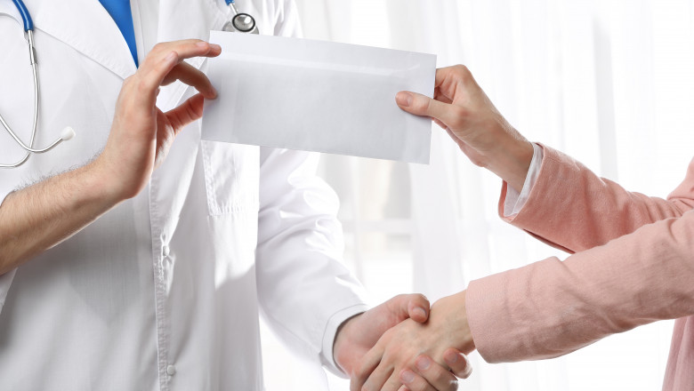 Flagrant la Spitalul Judetean Giurgiu: Un medic ginecolog a fost prins in timp ce primea mita pentru o cezariana Imagine