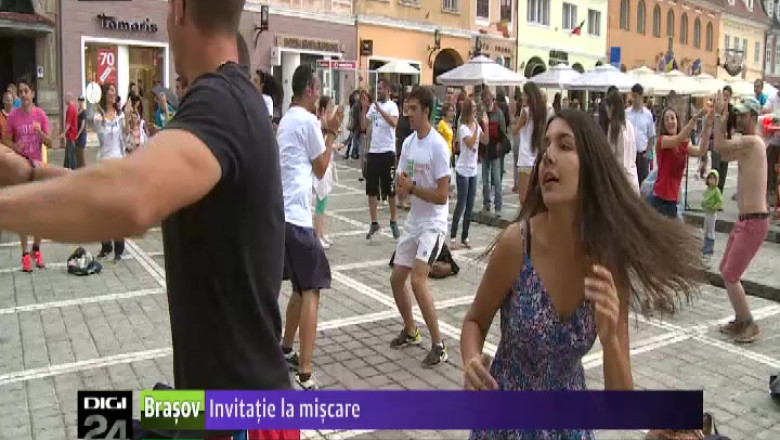 Flash mob pe exercitii de aerobic Imagine