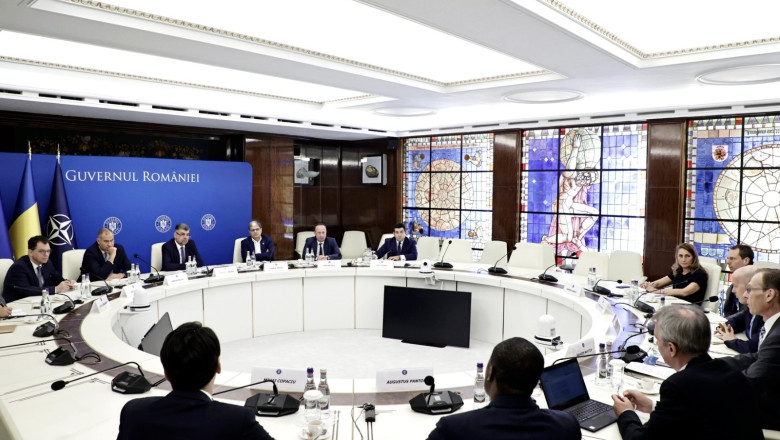 FMI discuta la Guvern despre noi masuri care sa creasca veniturile cu 2% din PIB in 2 ani. Fondul critica taxa pe marile companii Imagine