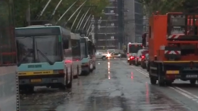 Focuri de arma in Capitala. Un calator dintr-un troleibuz a fost ranit Imagine