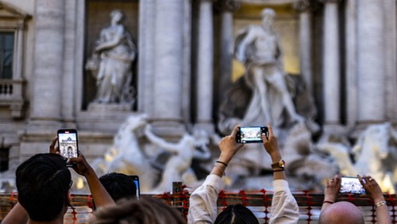 Fontana di Trevi intra intr-o „cura de intinerire”. De anul viitor, celebrul monument nu va mai putea fi vizitat „la liber” Imagine