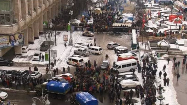 Fortele de ordine din Ucraina i-au indepartat pe manifestanti din partidul fostului premier, Iulia Timosenko Imagine