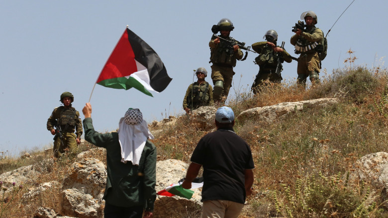 Fortele de securitate israeliene au ucis un palestinian de 15 ani. Alte 90 de persoane au fost ranite in Cisiordania Imagine