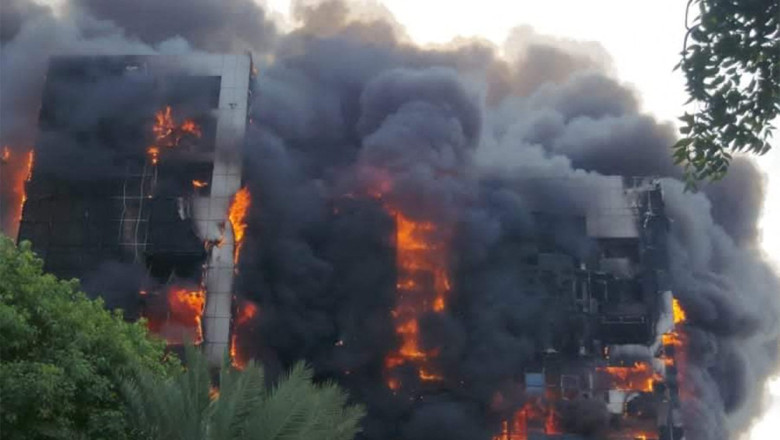 Fortele paramilitare RSF din Sudan spun ca au capturat un aeroport la vest de capitala. Conflictul cu armata continua Imagine