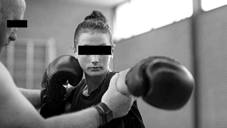 Fost politist din Sibiu condamnat la 6 ani si 7 luni de inchisoare pentru ca a agresat sexual doua fete, carora le preda cursuri de box Imagine