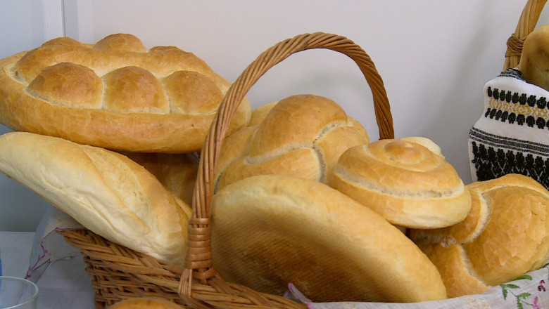 Fosti detinuti fac paine pentru persoanele nevoiase din Craiova Imagine