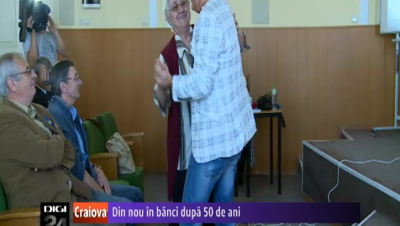 Fosti elevi ai Colegiului National „Fratii Buzesti” din Craiova s-au revazut dupa 50 de ani de la terminarea liceului Imagine