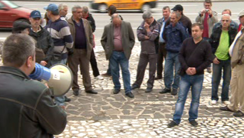 Fostii angajati de la CET au iesit din nou in strada pentru salariile restante Imagine