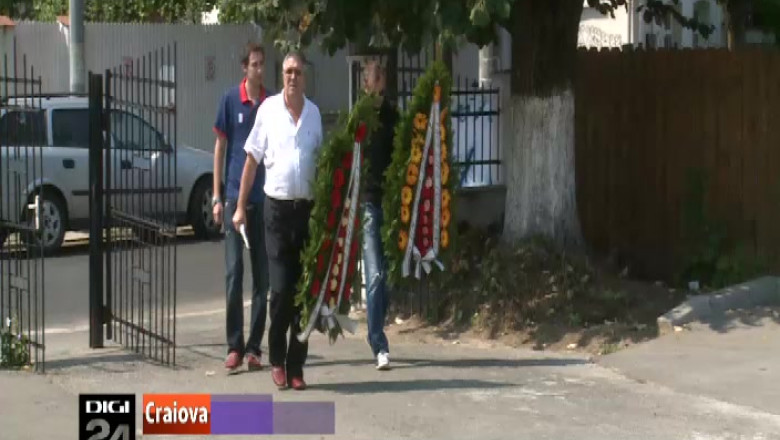 Fostii colegi isi iau adio de la capitan Imagine