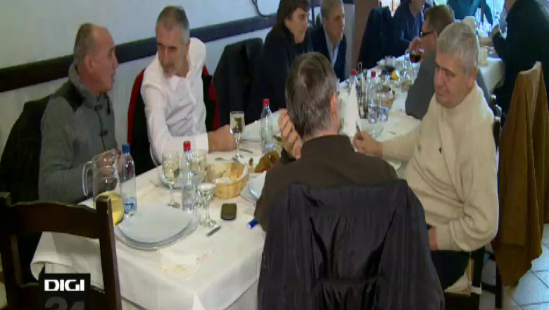 Fostii mari jucatori ai U Craiova au petrecut impreuna Imagine