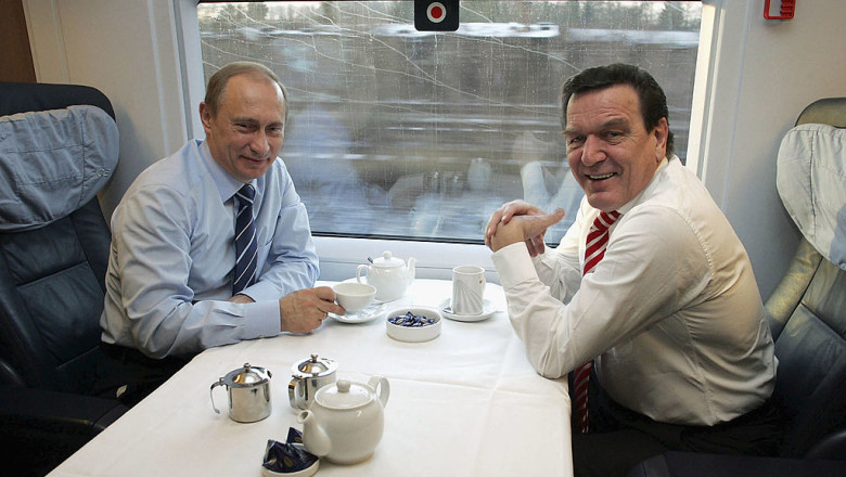 Fostul cancelar german Gerhard Schroeder, apropiat al lui Vladimir Putin, se retrage din conducerea Gazprom Imagine