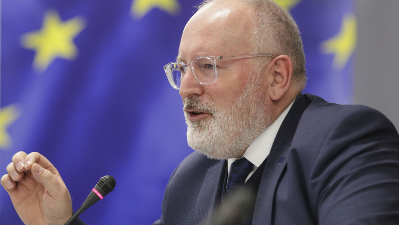Fostul comisar al UE, Frans Timmermans, a fost amenintat de indivizi mascati la o terasa din Amsterdam. Politia olandeza a intervenit Imagine