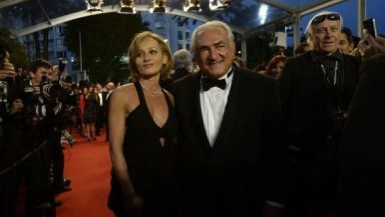 Fostul director FMI, Dominique Strauss-Kahn, a pasit pe covorul rosu de la Cannes Imagine