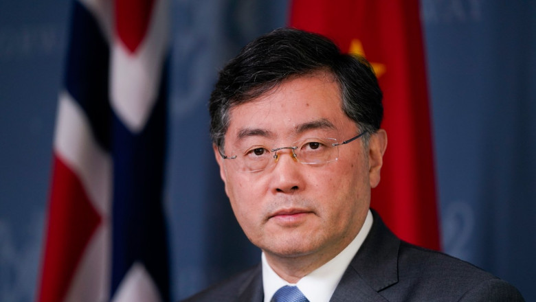 Fostul ministru chinez de Externe a fost schimbat din cauza unei amante cu care are un copil in SUA Imagine