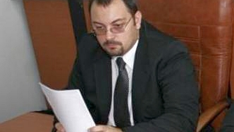 Fostul prefect al Iasiului, condamnat definitiv la inchisoare cu executare. Radu Prisacaru s-a predat la IPJ Iasi Imagine