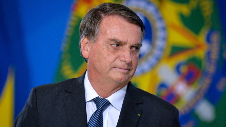 Fostul presedinte brazilian Jair Bolsonaro a fost operat pentru a cincea oara. Interventia chirugicala a durat 12 ore Imagine