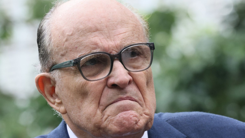 Fostul primar al New York-ului si avocat al lui Trump, Rudy Giuliani, a fost ranit intr-un accident de masina Imagine