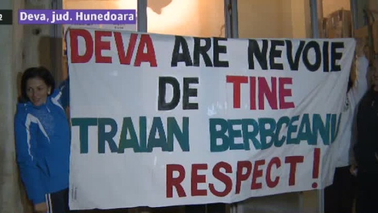 Fostul sef al BCCO Alba, intampinat acasa ca un erou Imagine