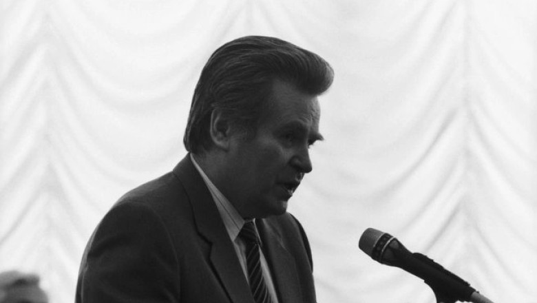 Fostul sef al celui mai mare ziar din URSS a murit dupa ce a cazut de la fereastra unui bloc Imagine