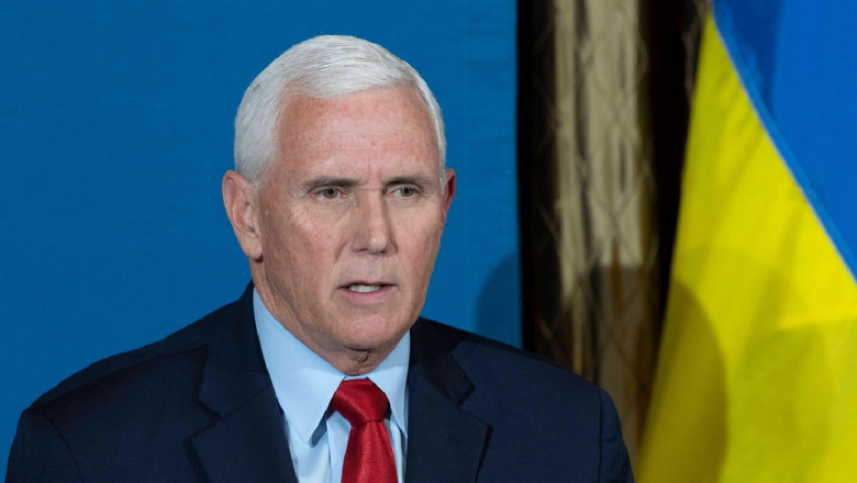 Fostul vicepresedinte american Mike Pence, primit de Zelenski la Kiev Imagine