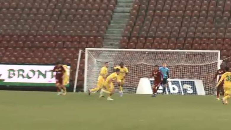 Fotbal. Ajutor pentru rivali Imagine