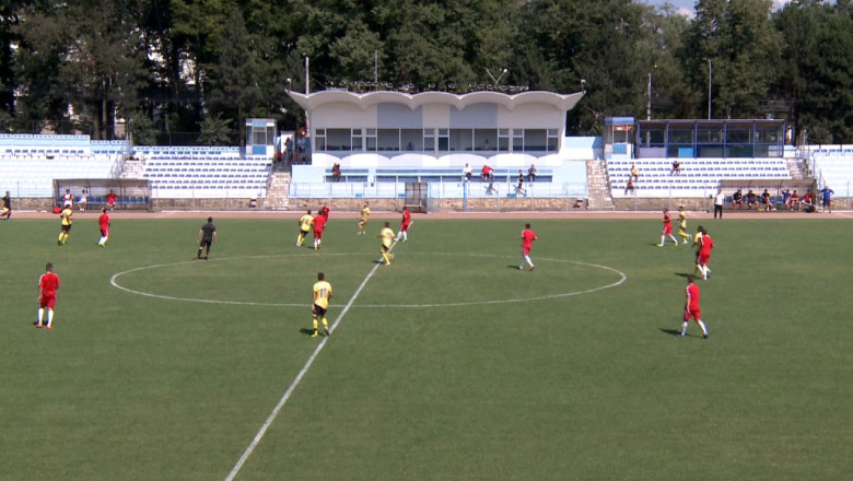 FOTBAL. Au intrerupt seria neagra. ASC Bacau - Gloria Buzau  Imagine