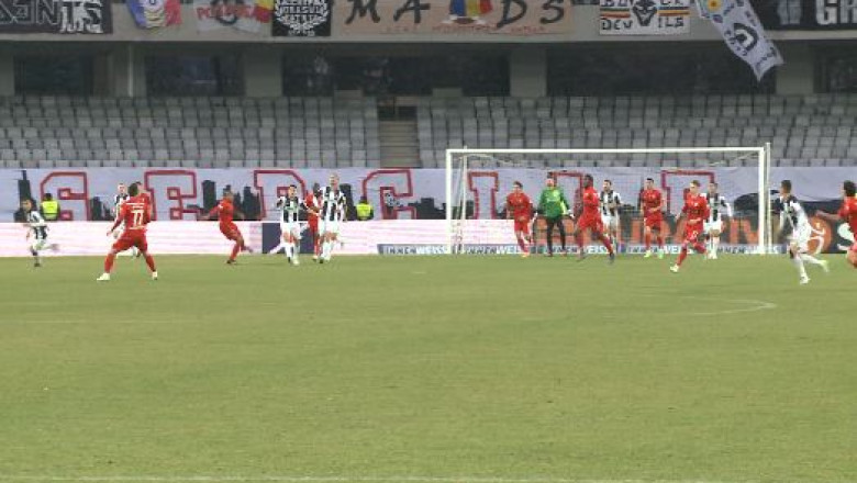 Fotbal. Dinamo - Universitatea Cluj, meciul finilor Imagine