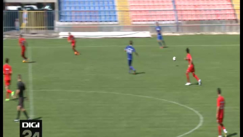 FOTBAL. O noua victorie pentru „ros-albastri". FC Bihor - Crisul Santandrei 2-0 Imagine