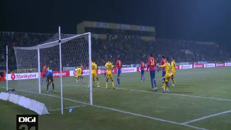 FOTBAL. Pe terenul campioanei Imagine