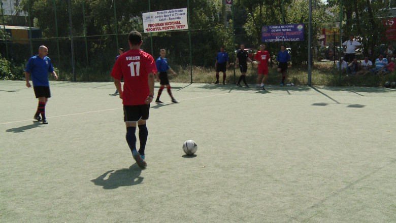 FOTBAL. Politistii fac legea la fotbal Imagine