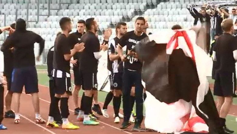 Fotbal. Studentii au sarbatorit ramanerea in Liga I Imagine