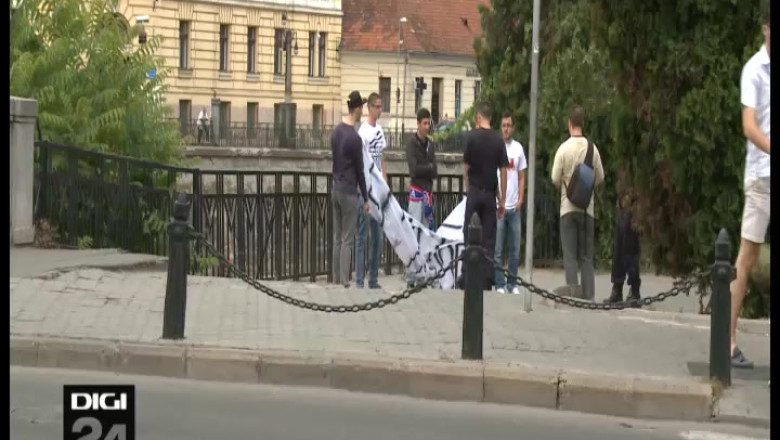 FOTBAL. Suporterii FC Bihor au iesit in strada Imagine