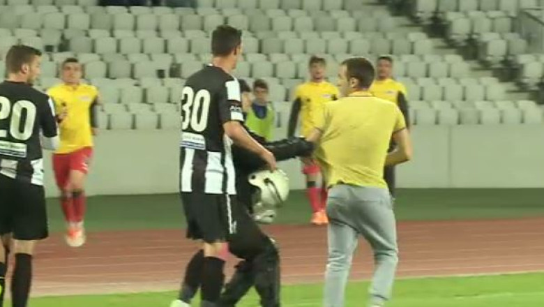 Fotbal. Universitatea Cluj, doar peluzele inchise Imagine