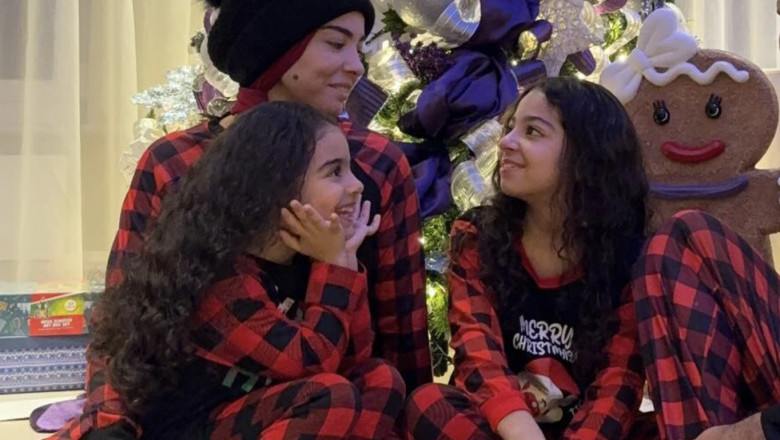 Fotbalistul criticat de musulmani pentru o poza cu familia langa un brad de Craciun Imagine