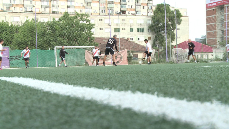 Fotbalul, in scop caritabil: se strang bani pentru a ajuta copiii cu probleme locomotorii sa mearga Imagine