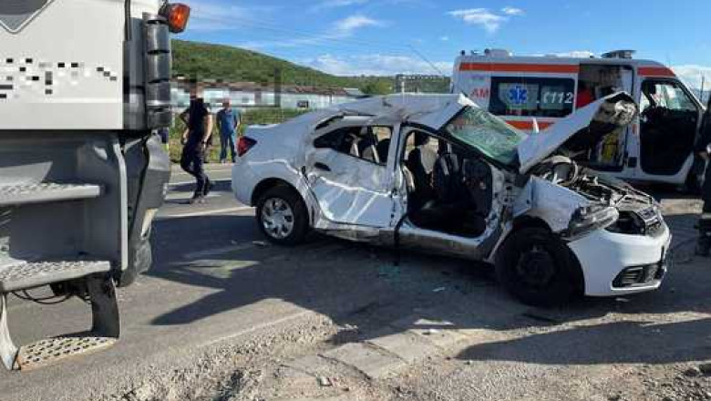 FOTO. Accident grav in judetul Cluj: Barbat resuscitat la fata locului, alti doi transportati la spital Imagine