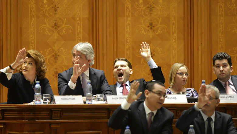 FOTO&VIDEO. Amuzament in Parlament Imagine