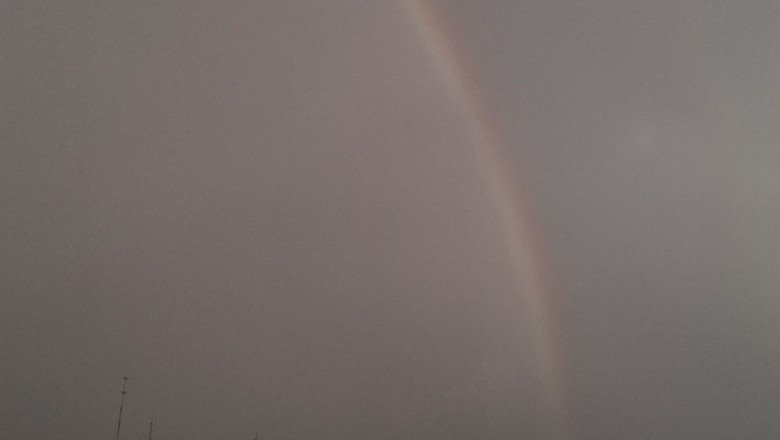 FOTO&VIDEO. Curcubeu dupa grindina in Piata Unirii din Bucuresti Imagine